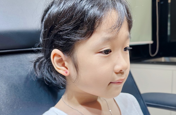 Bộ sưu tập xỏ tai em bé an toàn, xinh xắn tại TinyBox - 3/2023