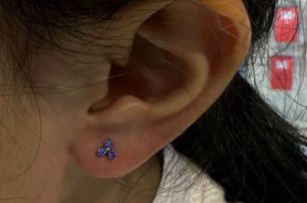 Em bé xỏ khuyên tai - Hình ảnh mới nhất năm Giáp Thìn