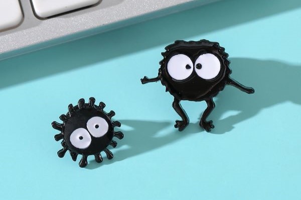 Ghim cài kim loại hình con Bọ Hóng