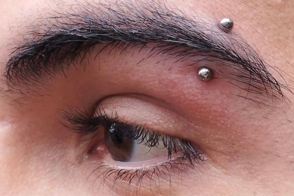 Giá xỏ khuyên môi - Xỏ khuyên chân mày