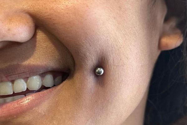 Giá xỏ khuyên môi - Xỏ khuyên má lúm
