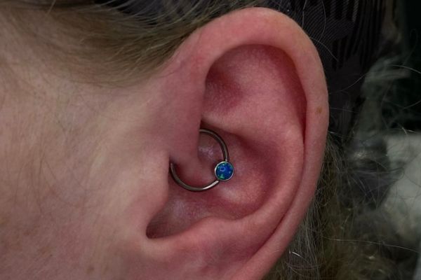 Giá xỏ khuyên tai TinyBox