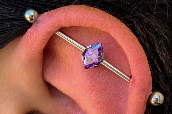 Giá xỏ khuyên tai TinyBox