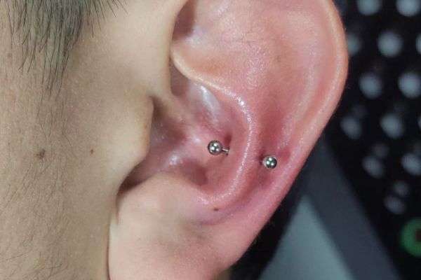 Giá xỏ khuyên tai TinyBox