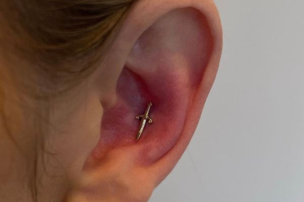 Giá xỏ khuyên tai TinyBox