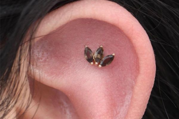 Giá xỏ khuyên tai TinyBox