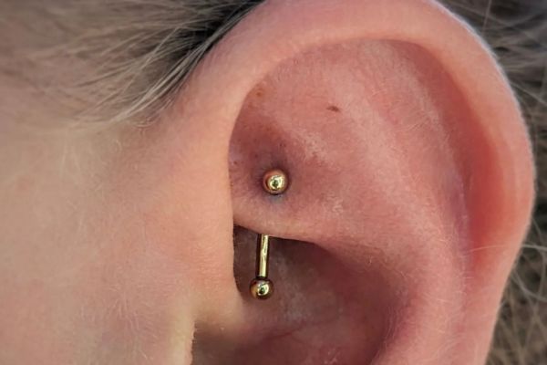 Giá xỏ khuyên tai TinyBox