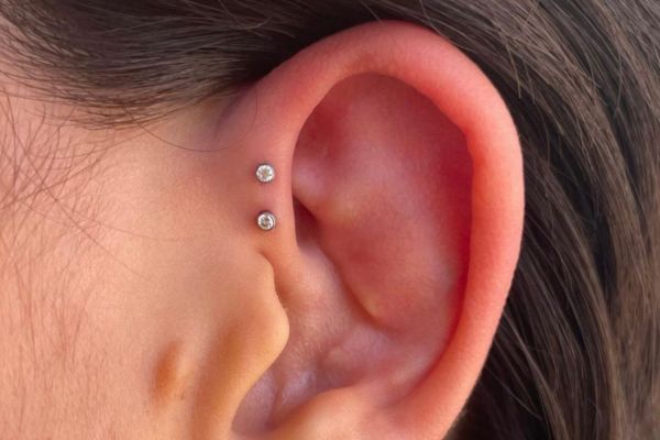 Giá xỏ khuyên tai TinyBox