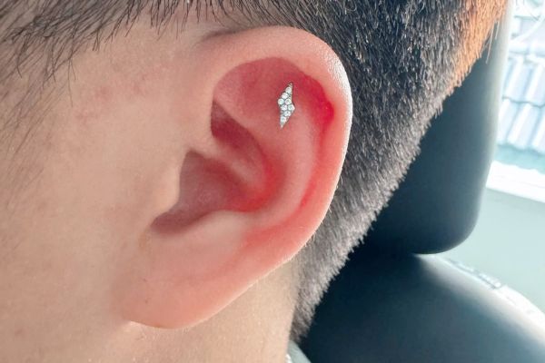 Giới trẻ xỏ khuyên, xu hướng hay nổi loạn?