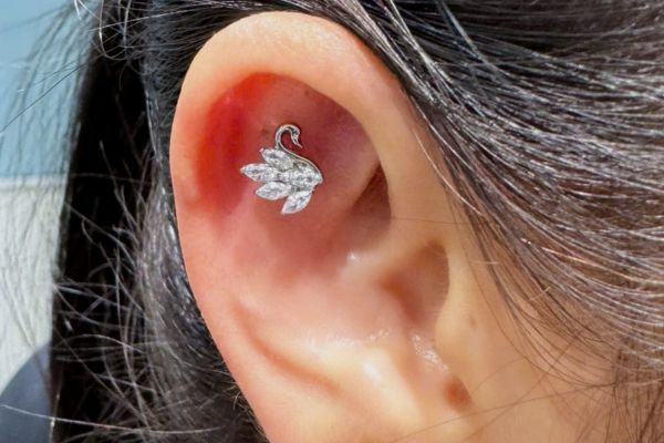 Giới trẻ xỏ khuyên, xu hướng hay nổi loạn?