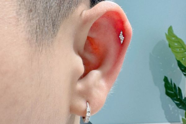 Giới trẻ xỏ khuyên, xu hướng hay nổi loạn?