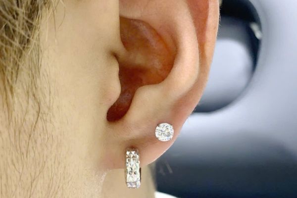 Hình ảnh bạn nam xỏ Lobe tại TinyBox - 11/2024