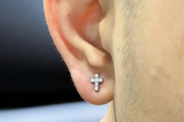 Hình ảnh bạn nam xỏ Lobe tại TinyBox - 11/2024