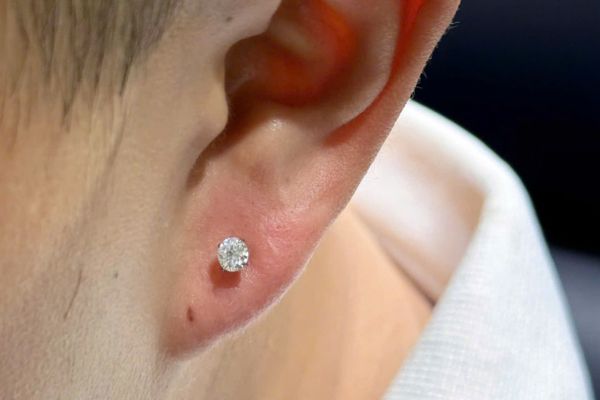 Hình ảnh bạn nam xỏ Lobe tại TinyBox - 11/2024