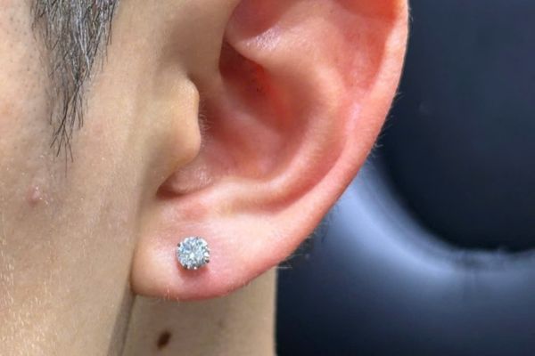 Hình ảnh bạn nam xỏ Lobe tại TinyBox - 11/2024