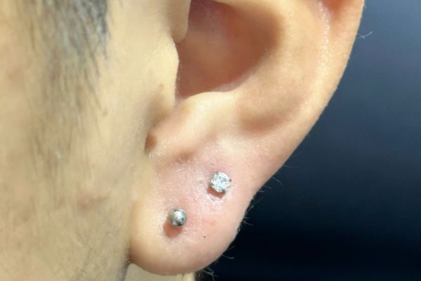 Hình ảnh bạn nam xỏ Lobe tại TinyBox - 11/2024