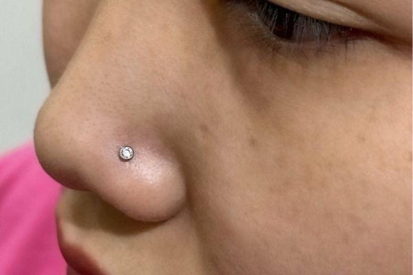 xỏ khuyên cánh mũi