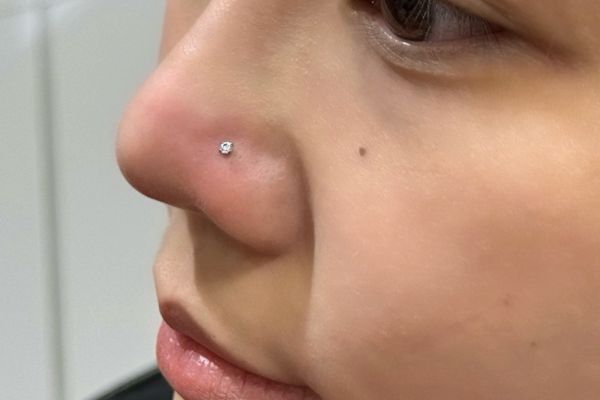 xỏ khuyên cánh mũi