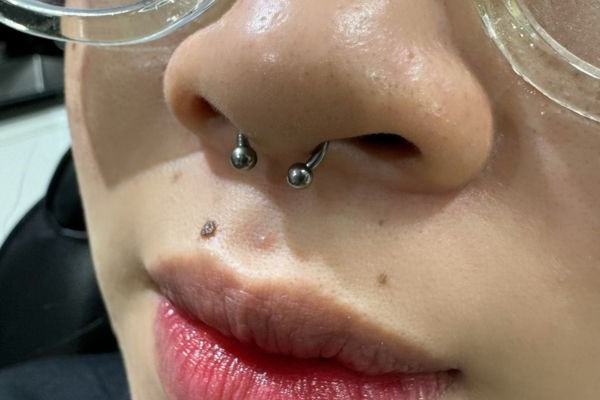 xỏ khuyên septum