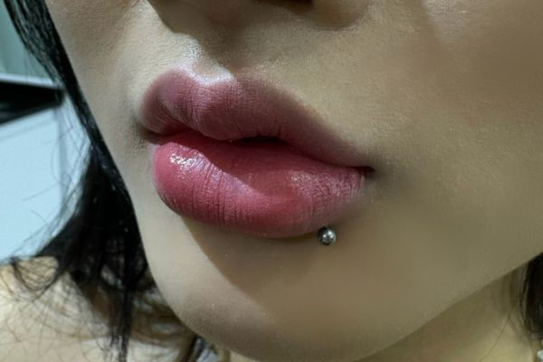 xỏ khuyên môi