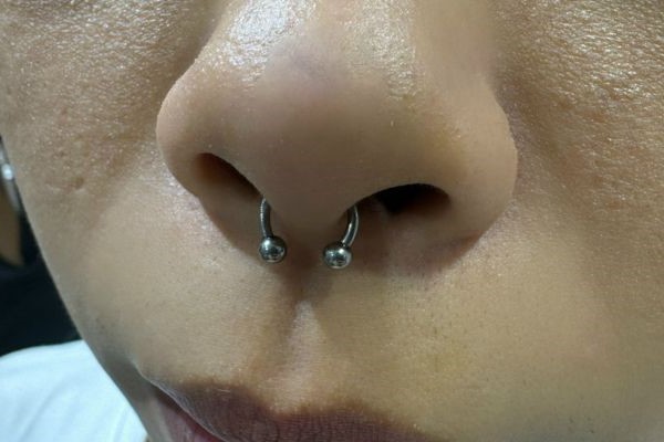 xỏ khuyên septum