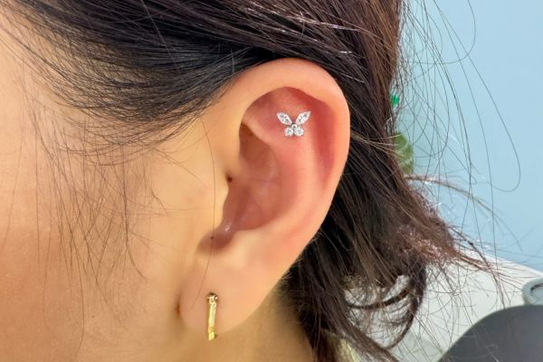 Hình ảnh xỏ khuyên tai nữ đẹp tháng 5/2024 tại TinyBox