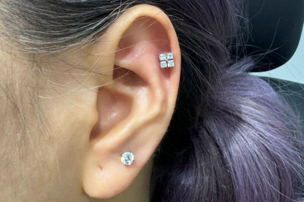 Hình ảnh xỏ khuyên tai nữ đẹp tháng 5/2024 tại TinyBox