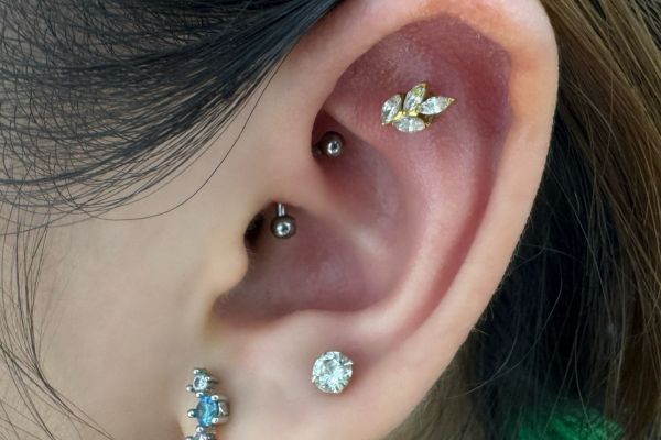 Hình ảnh xỏ khuyên tai nữ đẹp tháng 5/2024 tại TinyBox