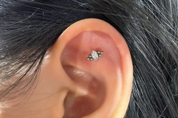 Hình ảnh xỏ khuyên tai nữ đẹp tháng 5/2024 tại TinyBox