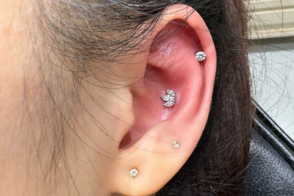 Hình ảnh xỏ khuyên tai nữ đẹp tháng 5/2024 tại TinyBox