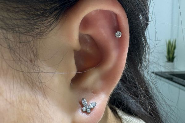 Hình ảnh xỏ khuyên tai nữ đẹp tháng 5/2024 tại TinyBox