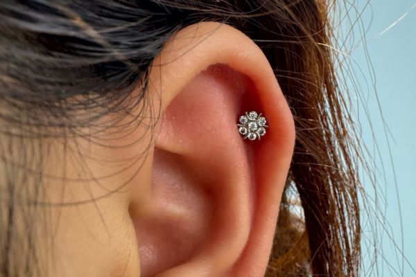 Hình ảnh xỏ khuyên tai nữ đẹp tháng 5/2024 tại TinyBox