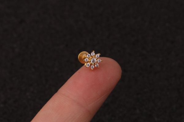 Hoa tai bông tuyết 8 cánh dễ thương