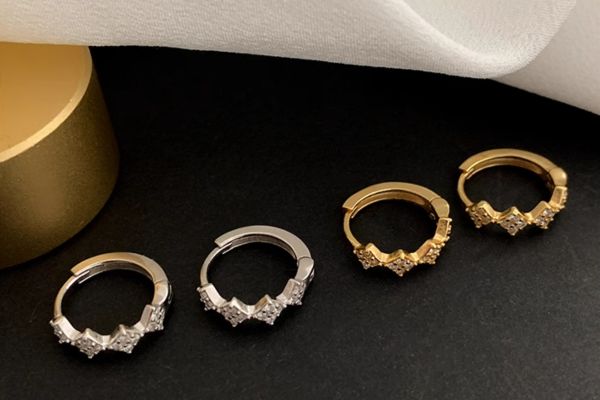 Hoa tai tròn hoạ tiết kim cương nhân tạo - Bạc 925 - 8mm