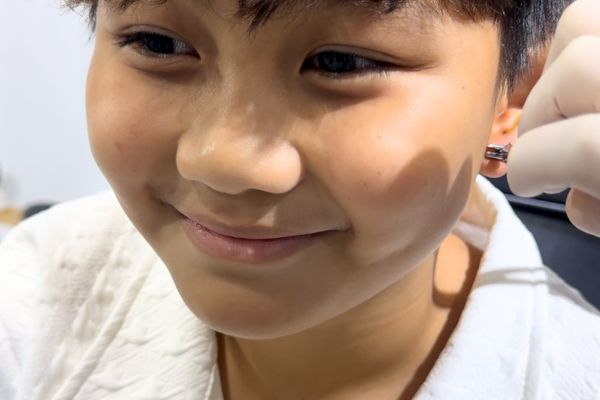 Học sinh có nên xỏ khuyên không