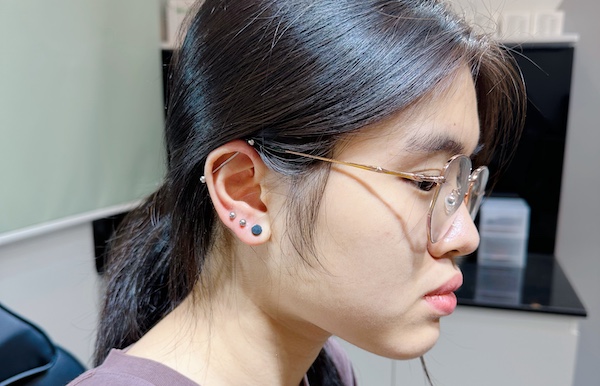 Hình ảnh khách mẫu xỏ khuyên tại TinyBox - 4/2023