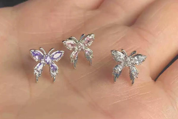 Khuyên tai bươm bướm pha lê