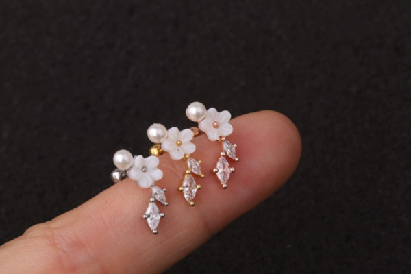 Khuyên tai chuỗi hoa xinh xắn