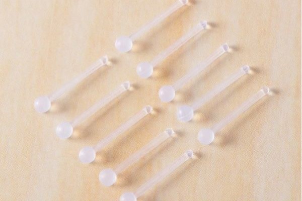 Khuyên mũi trong suốt thân thẳng