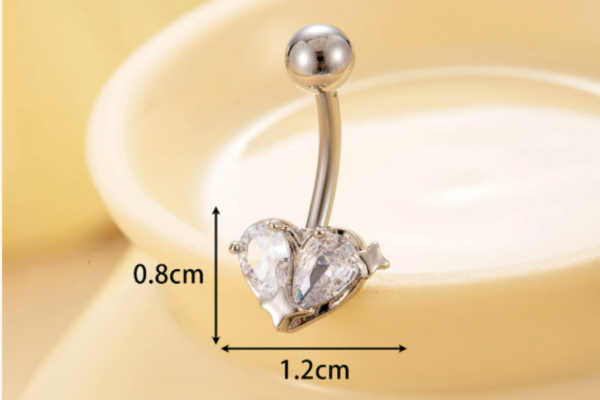 Khuyên rốn đá trái tim lấp lánh