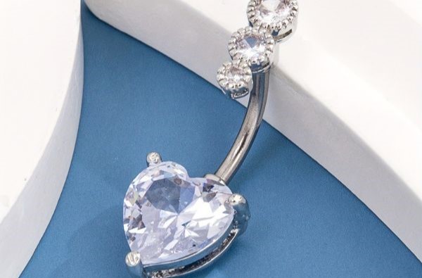 Khuyên rốn trái tim mặt đá