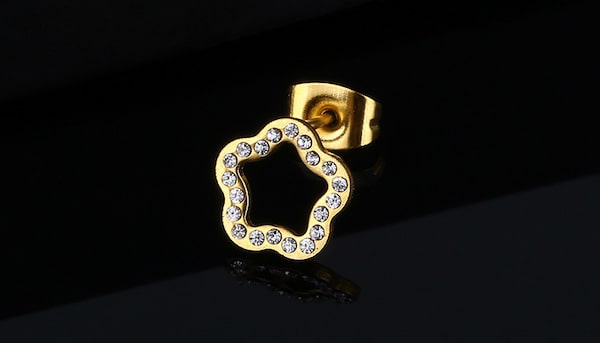 Khuyên tai hình ngôi sao đính đá