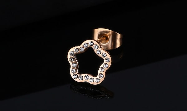 Khuyên tai hình ngôi sao đính đá