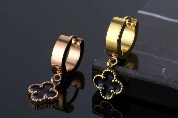 Khuyên tai cỏ 4 lá cho nữ