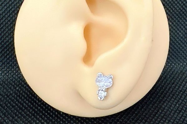 KHUYÊN TAI CON GẤU ĐÍNH ĐÁ