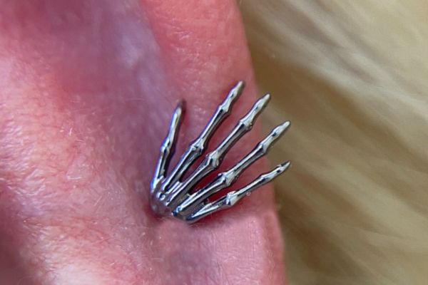 Khuyên tai hình bàn tay cá tính unisex - 1.2*8mm