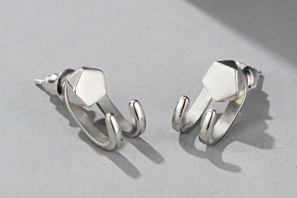 Khuyên tai nam phong cách cá tính - Chất liệu bạc 925