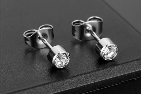 Khuyên tai thân thẳng pha lê