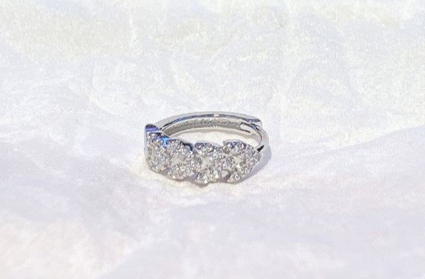 KHUYÊN TAI TRÒN FRAISE