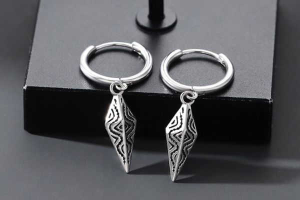 Khuyên tai tròn tòn ten khắc họa tiết